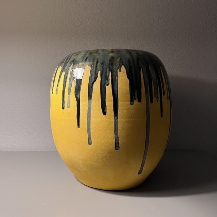 Vaso giallo con colature - immagine 2