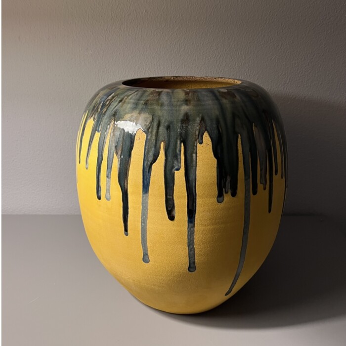 Vaso giallo con colature - immagine 3