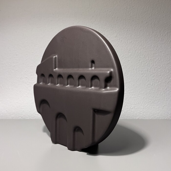 Vaso marrone edificio - immagine 2