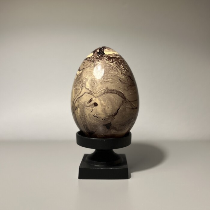 Uovo piccolo in vetro marrone - immagine 3