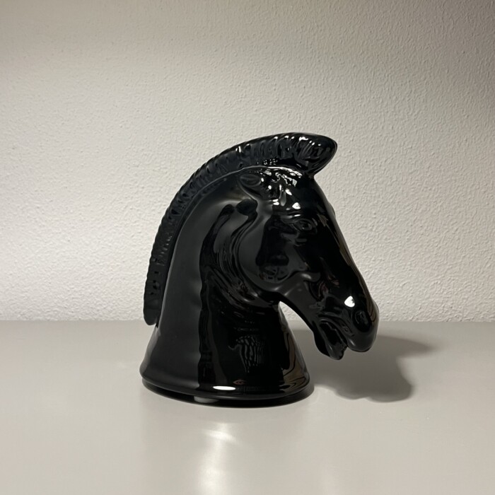 Cavallo Nero in Ceramica Italiana