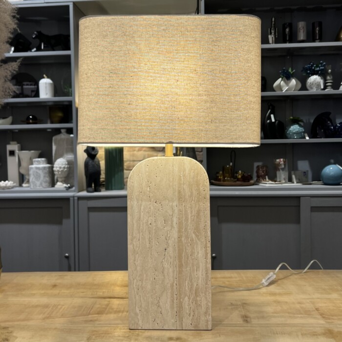 Lampada in travertino con paralume