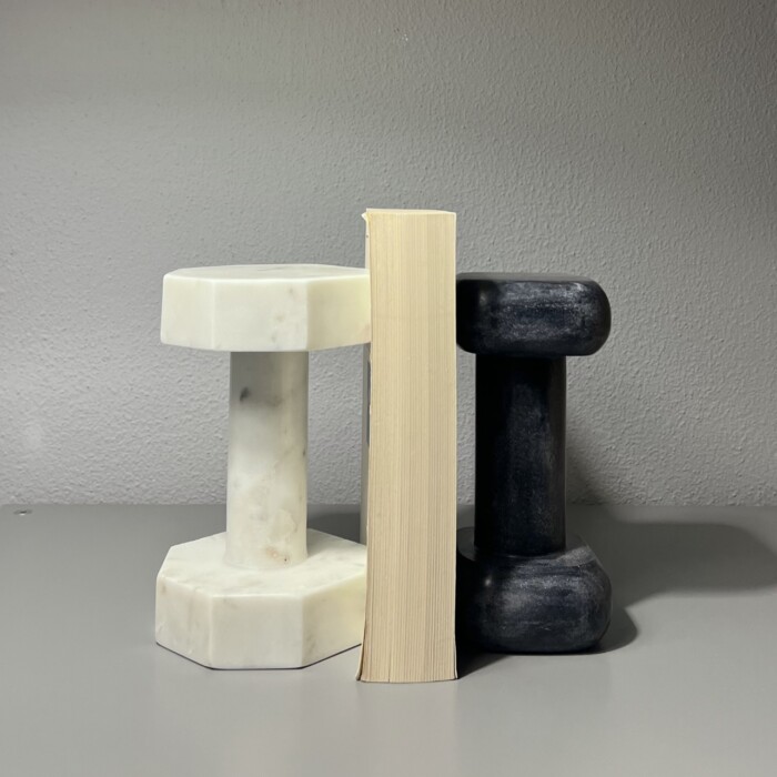 Fermalibro peso bianco in marmo - immagine 2