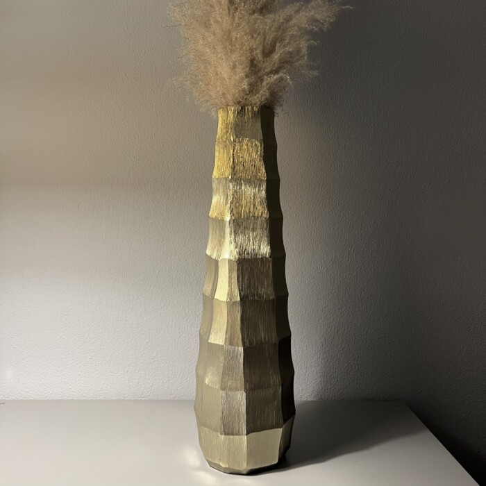 Vaso alto dorato in alluminio