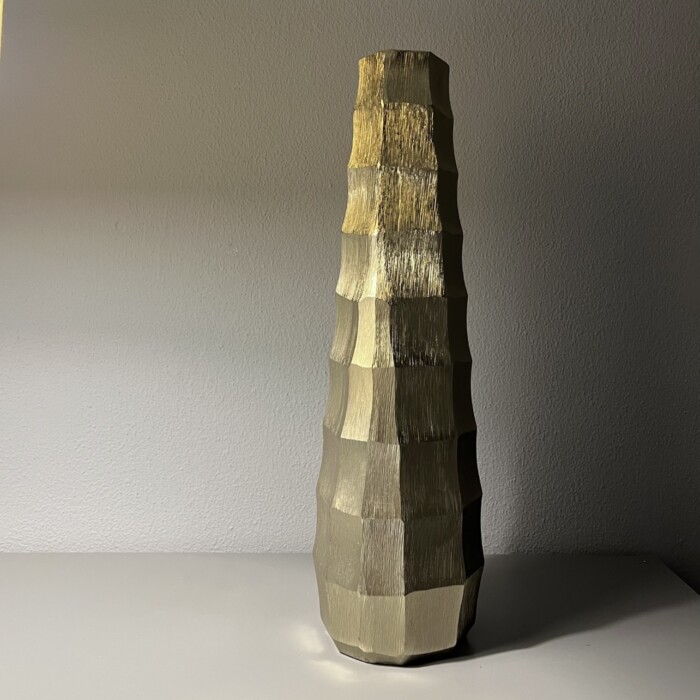 Vaso alto dorato in alluminio - immagine 3