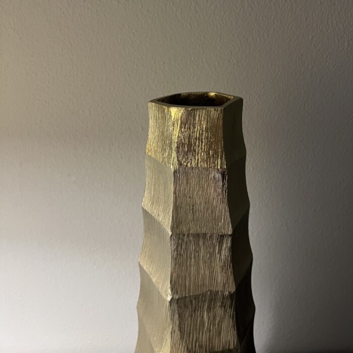 Vaso alto dorato in alluminio - immagine 4