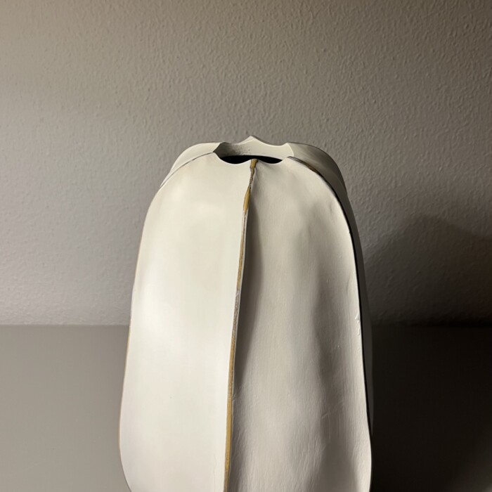 Vaso bianco in resina - immagine 2